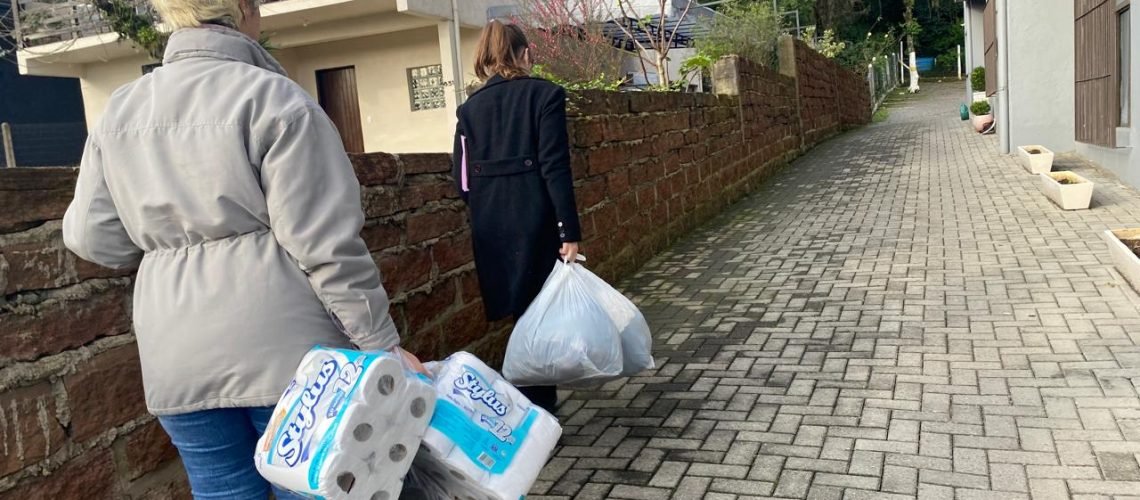 Profissionais da Secretaria de Assistência realizam atendimentos as famílias alojadas Profissionais da Secretaria de Assistência realizam atendimentos as famílias alojadas