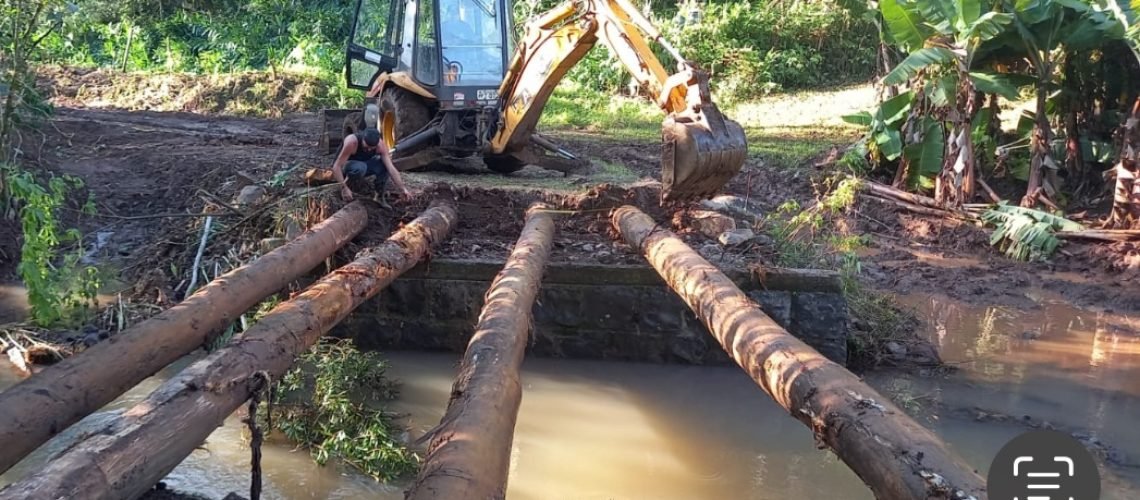 Secretaria de Obras trabalha para liberar estradas e escoar a produção