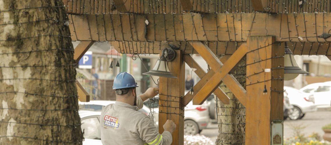 07_10_2019_32SonhodeNatal_Canela_RS - Making Of da Decoracao da Cidade. Foto Cleiton Thiele/SerraPress