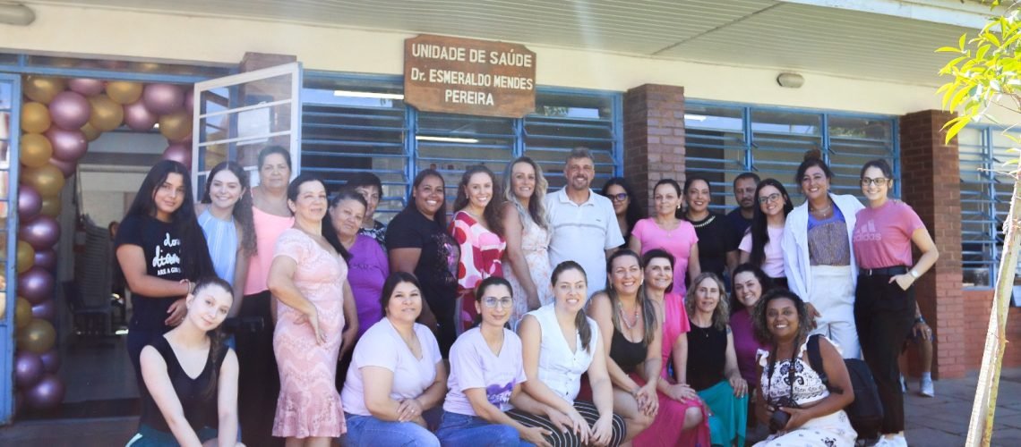 A equipe da UBS Leodoro de Azevedo e as colaboradoras do evento com o secretário Jean Spall