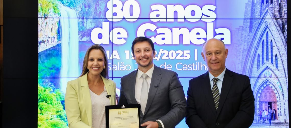 Delegada Nadine, prefeito e deputado Pepe Vargas