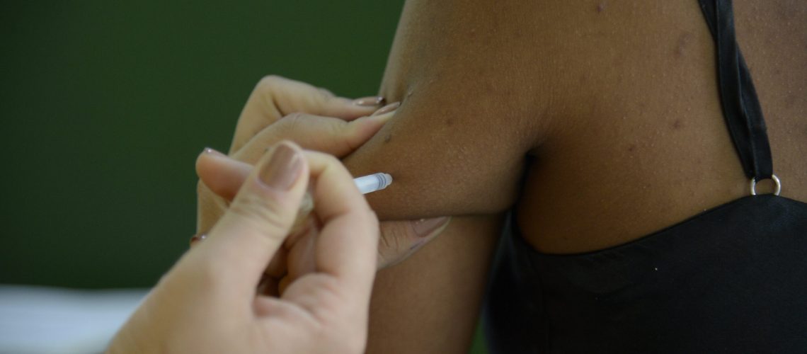 Rio de Janeiro - Rio Imagem abre posto de vacinação contra a febre amarela, no centro do Rio, com funcionamento das 7 às 22h. (Tomaz Silva/Agência Brasil)