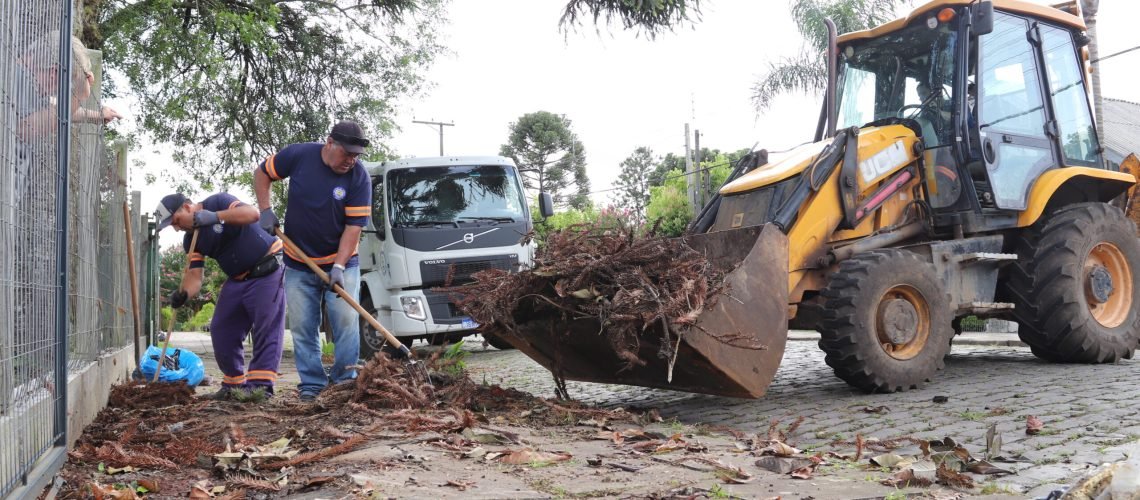 Limpeza na Vila Suzana