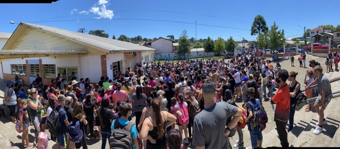 Na Escola Severino Travi alunos foram chamados individualmente no primeiro dia de aula