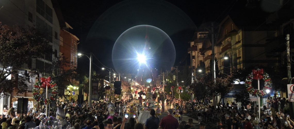 30_11_2019_32SonhodeNatal_Canela_RS - Desfile Mágico de Natal. Foto Rafael Cavalli/SerraPress